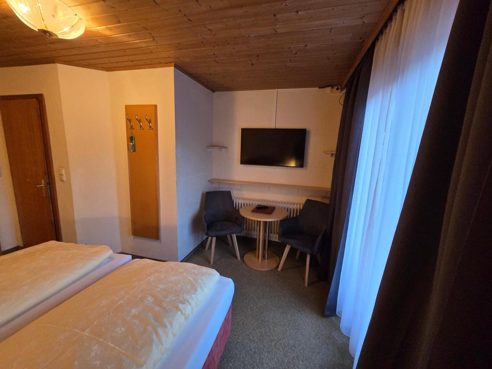 Double Room,1742777835:JPEG