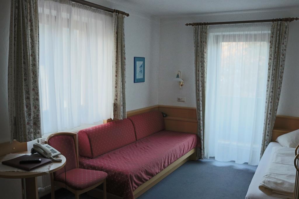 Single Room,977088070:JPEG