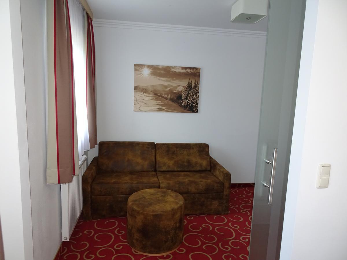 Suite,649003974:JPEG